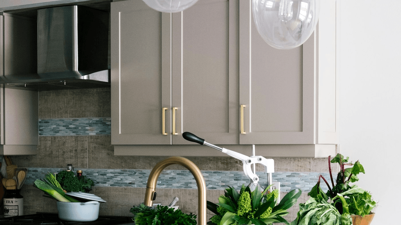 How to Clean Your Oven with Baking Soda Overnight (No Harsh Fumes)